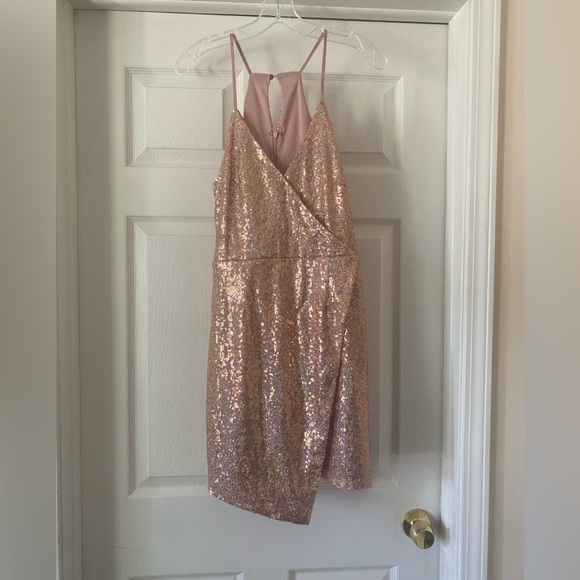 Lulu's Hilaria Rose Gold Iridescent Sequined bodycon mini dress size medium EUC - Picture 3 of 8
